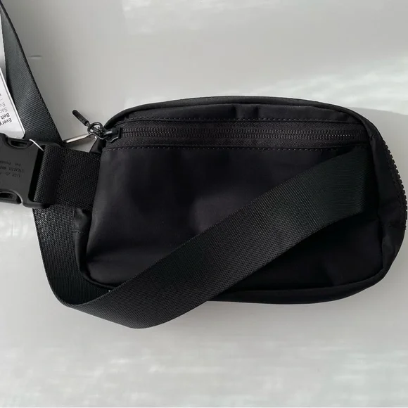 NWT Lululemon Everywhere Belt Bag - Black - Picture 7 of 7